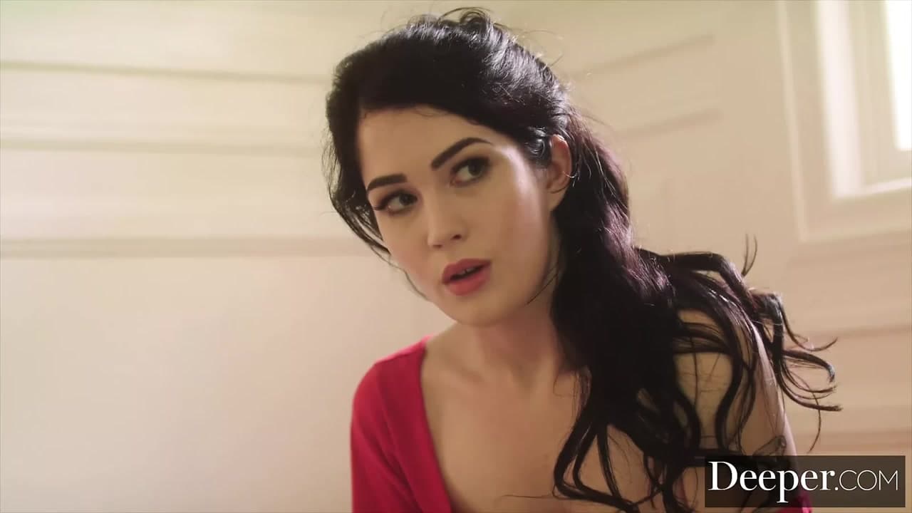 Daha derin. evelyn ve kenna oda arkadaşı ve daha fazlası
