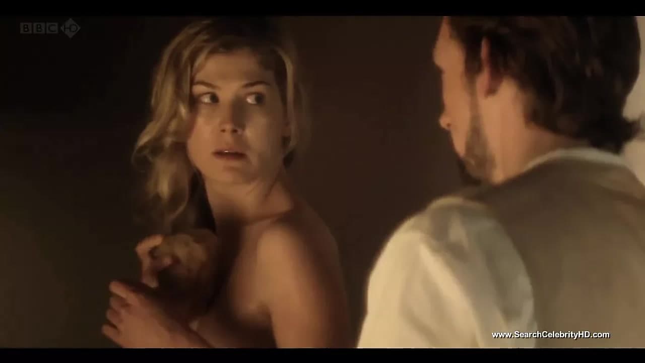 Rosamund pike çıplak sahneler - aşık kadınlar - hd