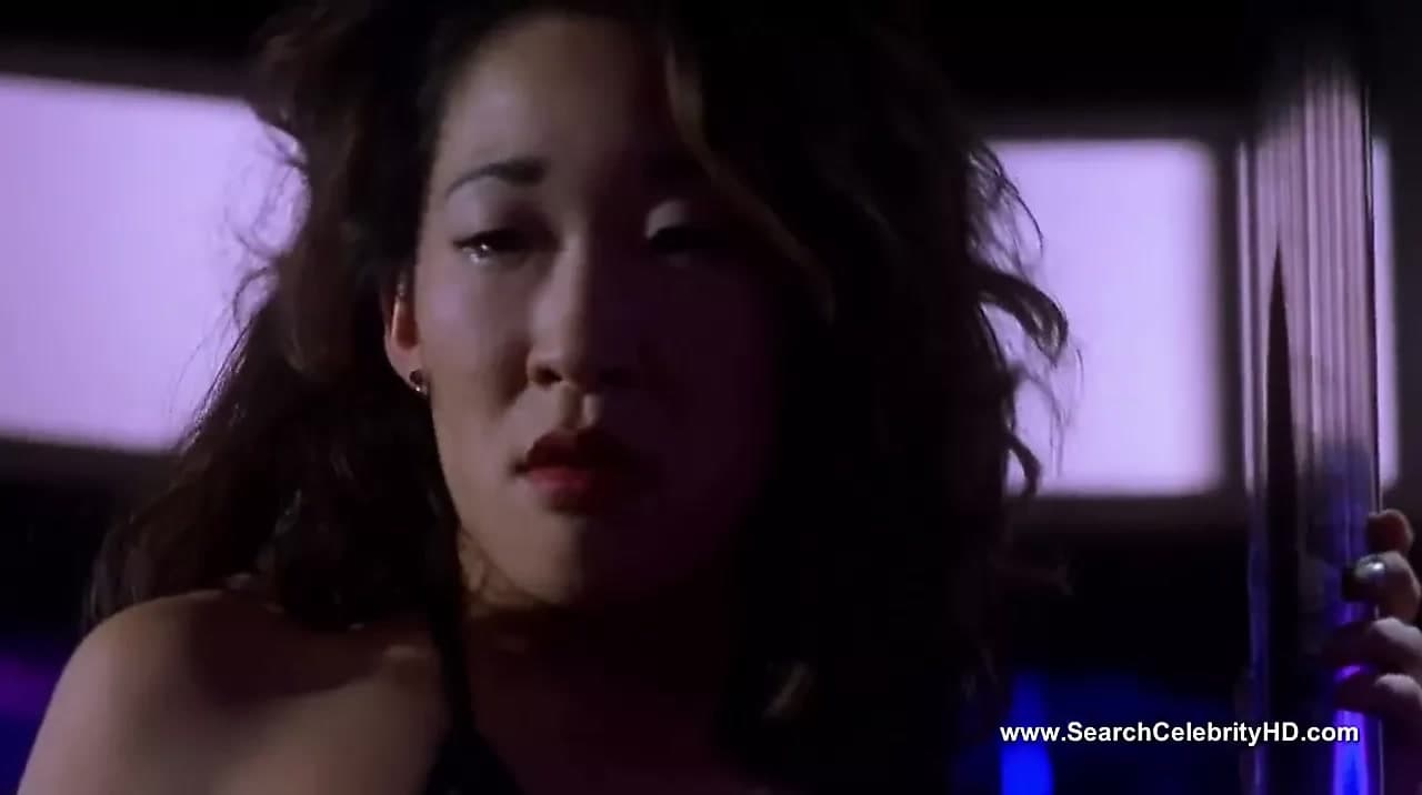 Sandra oh çıplak - mavi iguanada dans ediyor - hd