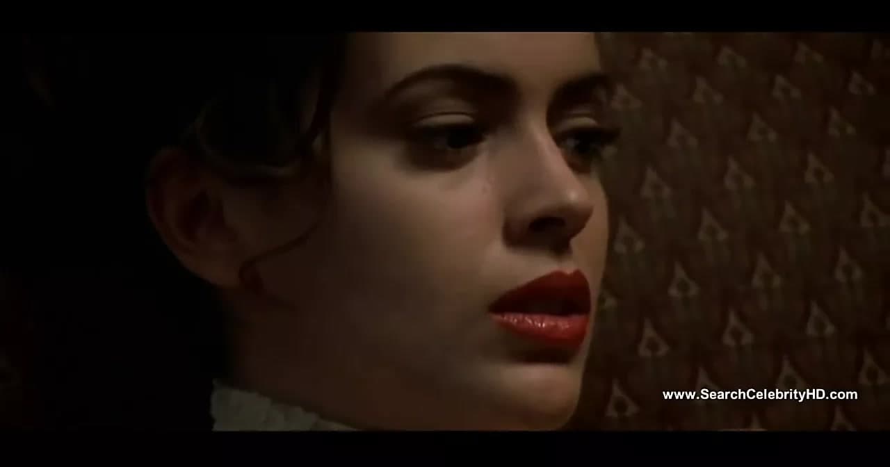 Alyssa milano çıplak - zehirli sarmaşık 2