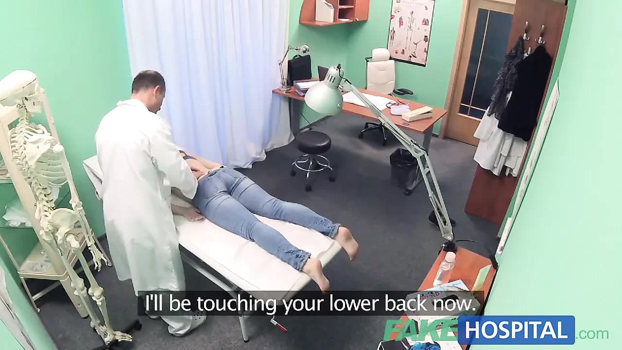 Fakehospital minyon bebek alır çift cumshot içinde hastane