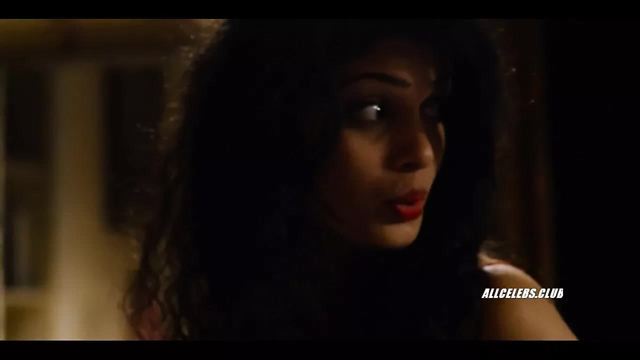 Romane portre ve anlamda8 tina desai: Noel özel
