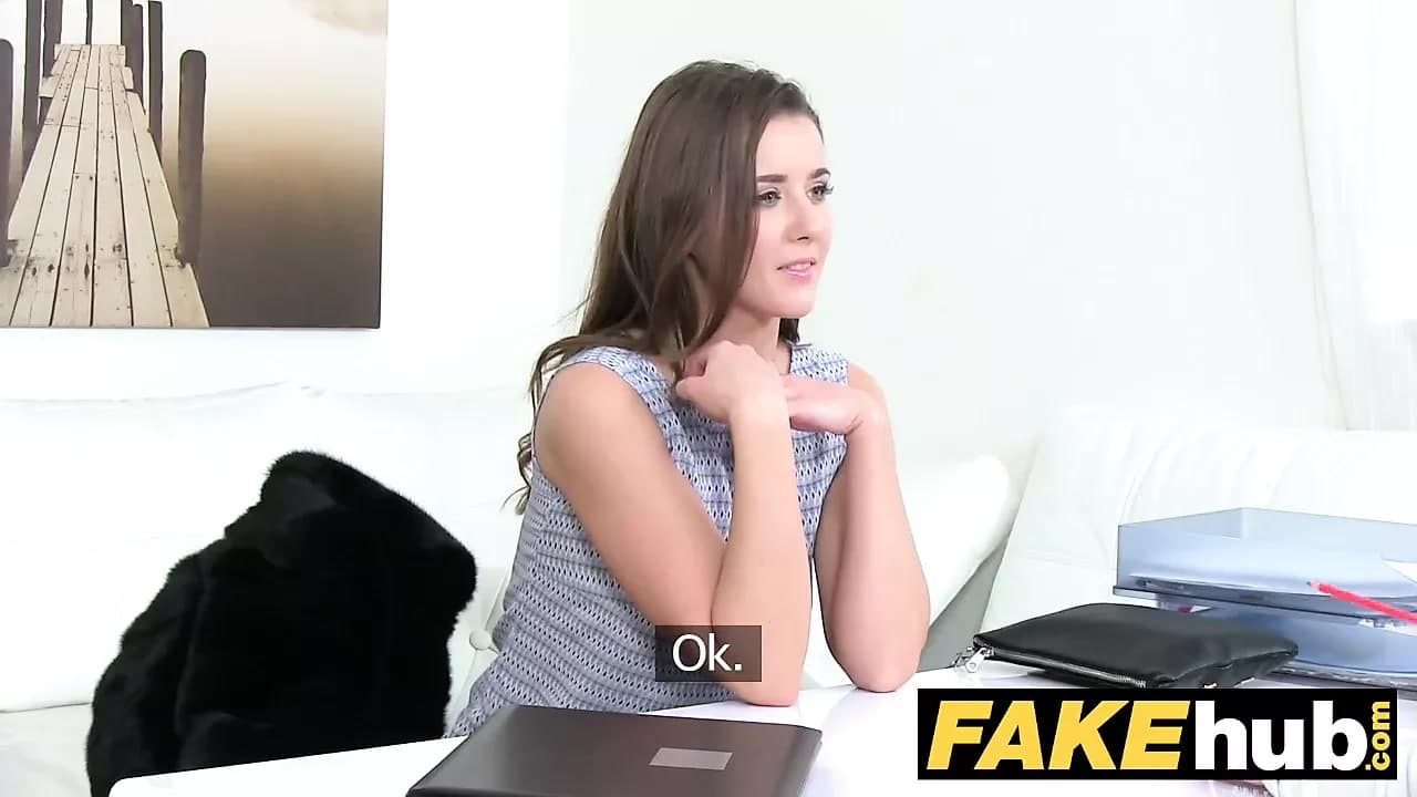Kadın ajan seksi model sıcak ajanların ilk zevkini alır
