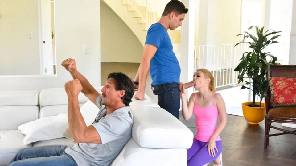Familystrokes - seksi ev hanımı üvey sikikleri