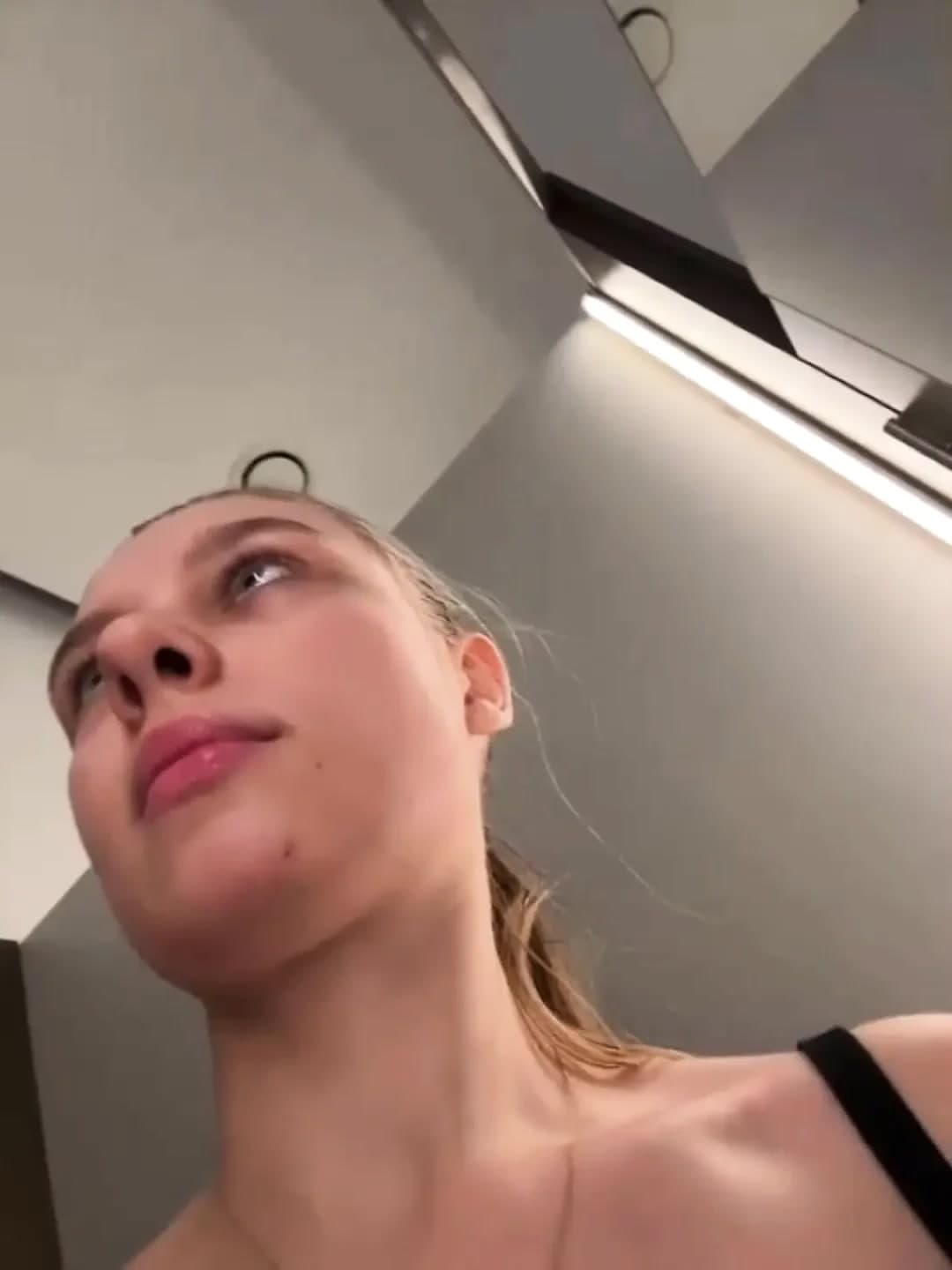 Jucielussie horny in changing room