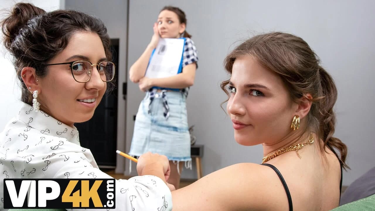 VIP4k. Lezbiyen seks bu ofis fahişeleri için mükemmel bir iş molası