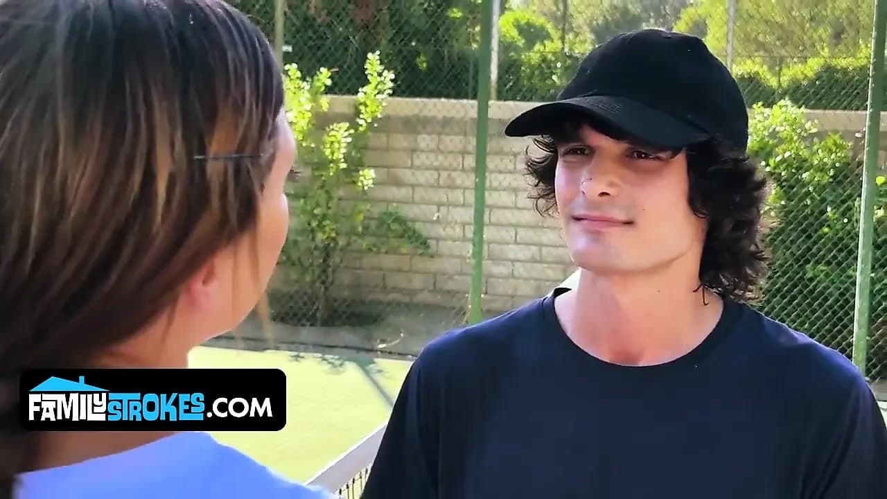 Zinde üvey anne üvey oğlunun tenis boşaltıyor