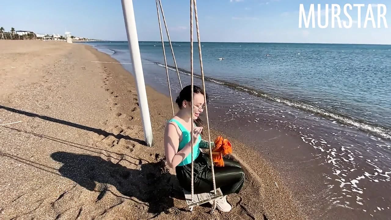Sahilde bir kızla tanıştım ve onu otel odamda becerdim.