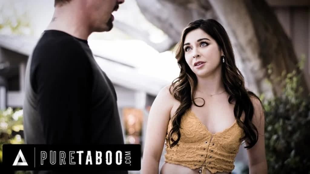 Saf tabu Keira Croft oda arkadaşının kitabında okuduğu kızlar gibi sert sikilmek istiyor