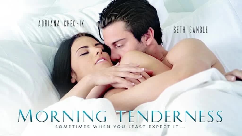Güzel Adriana Chechik sabah erken saatlerde erkek arkadaşla sikişiyor