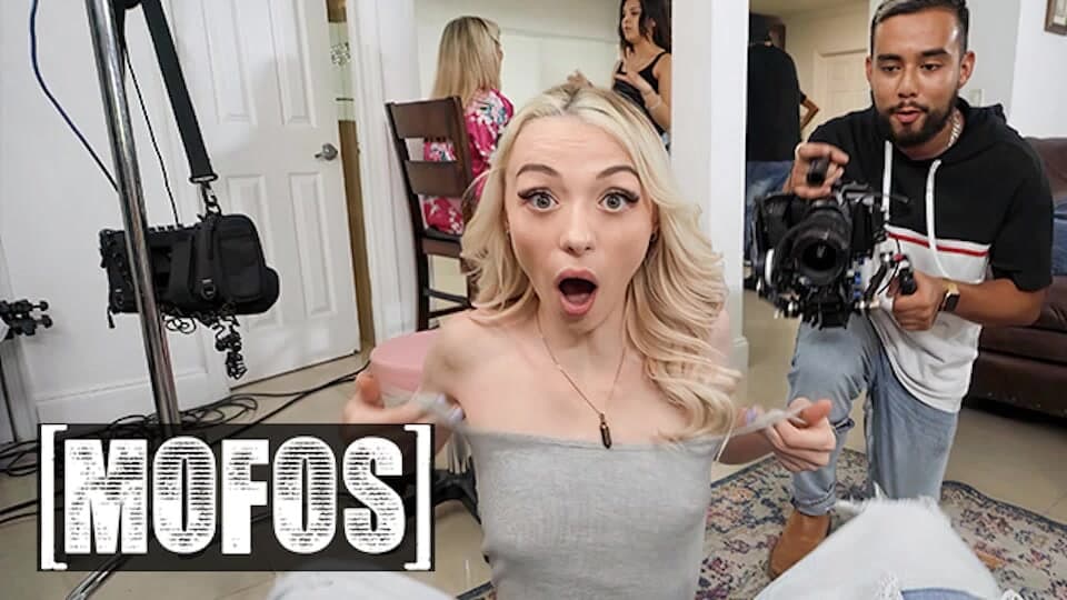 Mofos - sesli kız Cecelia Taylor ilk kez johnny'ye katılarak porno yıldızı hayatının tadına bakıyor