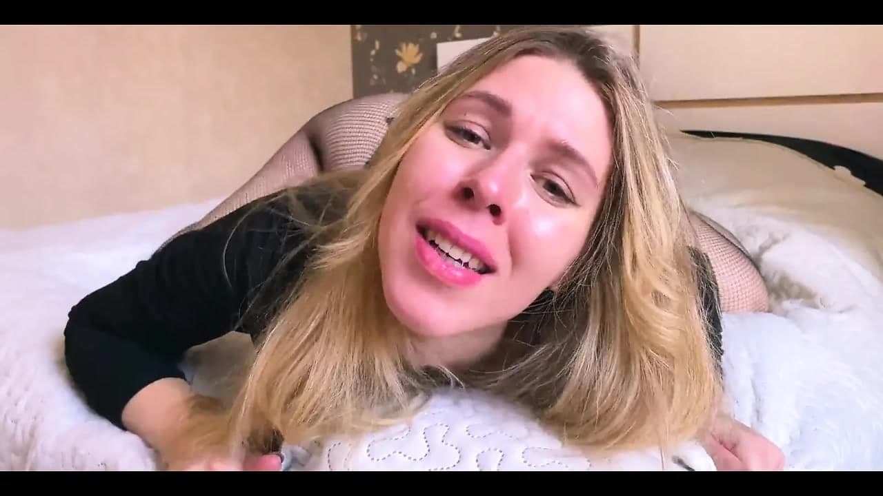Erkek arkadaşım için. Bunu izlemelisiniz! - Pawg utangaç adam gavat erkek arkadaşı için kamerada onu sikiyor.