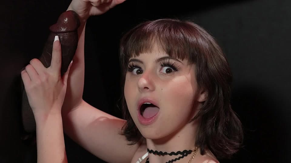 Aria bankalar bir bbc cum at bir gloryhole yapar
