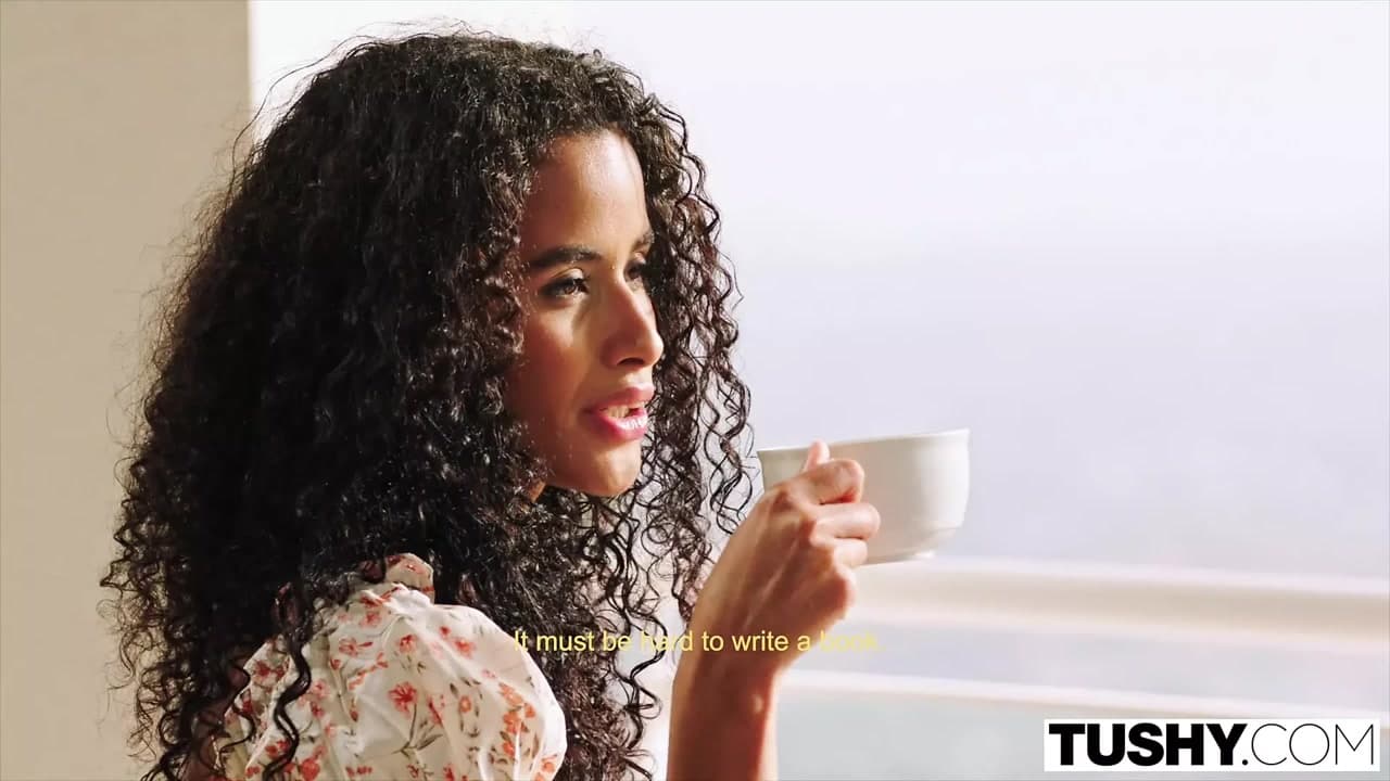 Tushy – anal seven güzellik mia vücudunun konuşmasına izin veriyor