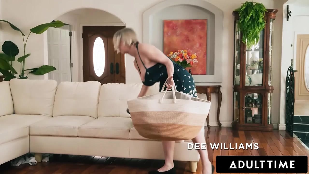 ADULT TIME - azgın üvey kardeşler spitroast exasperated yığılmış üvey anne dee williams için takım oluyor