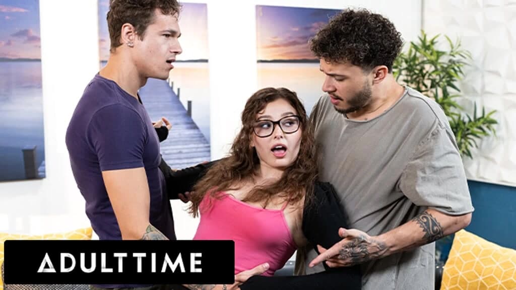 ADULT TIME - sevimli genç Leana Lovings erkek arkadaşı ve en iyi arkadaşı tarafından çifte sikilmek istiyor!
