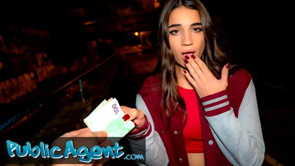 Kamu ajan sıcak fransız model kamu içinde bir yabancı tarafından becerdin almak için daha mutlu