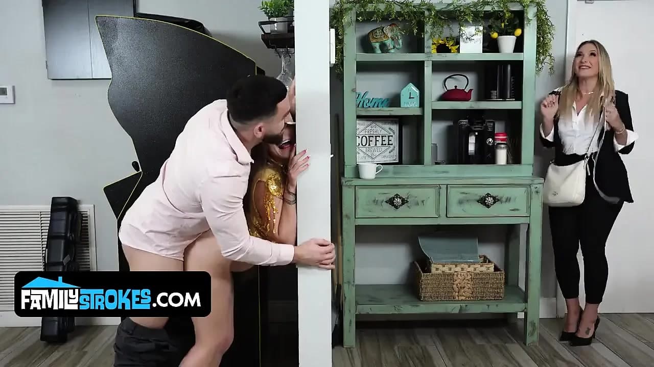 Sessiz ol! Bir şey yayacaksan, üvey babanın yarağını kullan, flüt değil
