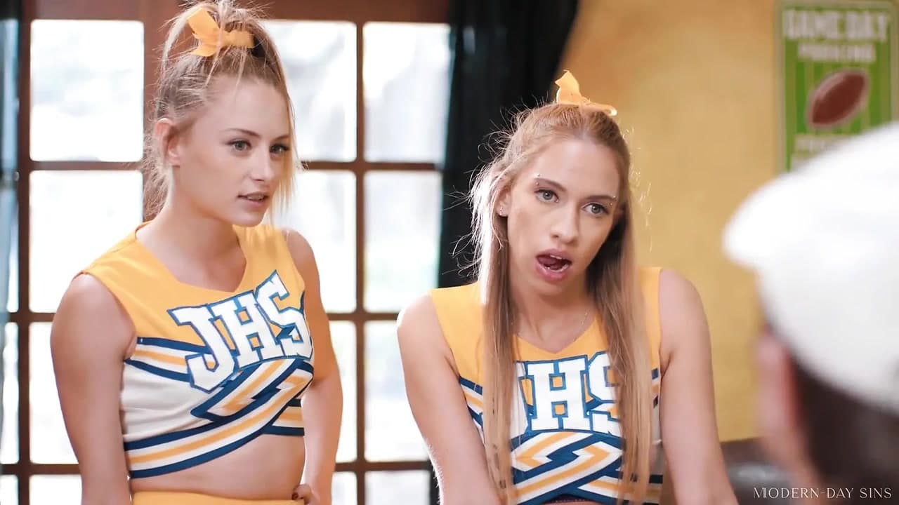 Günümüz Günahları - Ahlaksız Amigo Kızlar Khloe Kapri ve Kyler Quinn, sapık kolej koçu tarafından sikildi!