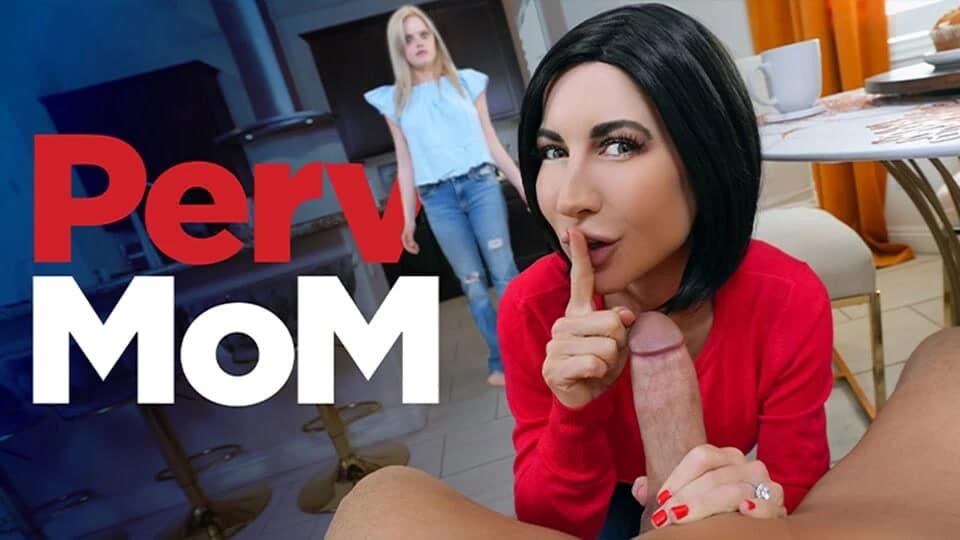 Üvey anne üvey oğlunun yarağını en iyi arkadaşının ağzında görmekten iğreniyor - pervmom