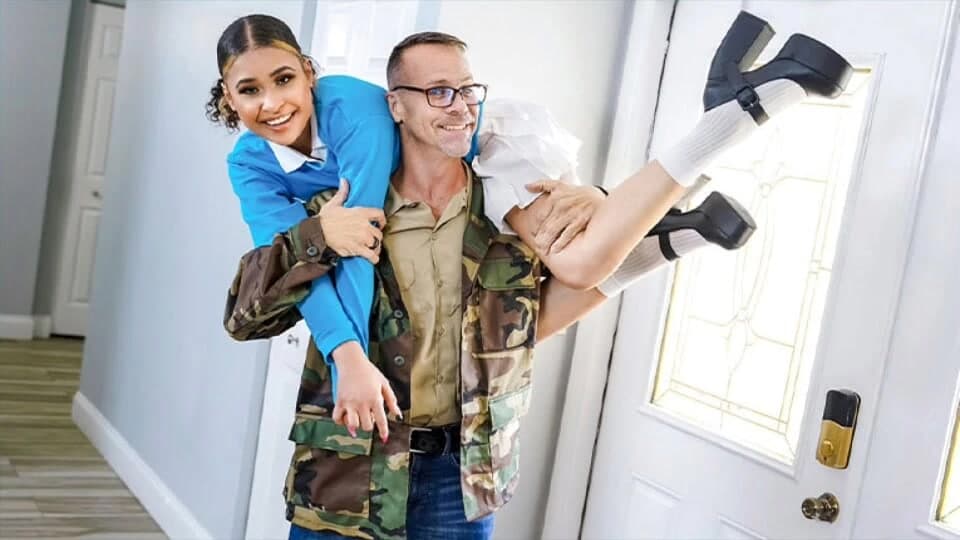 Notmygrandpa - üvey dedesi tarafından hırsızlık yaparken yakalanan yaramaz genç kız suç dersi alıyor
