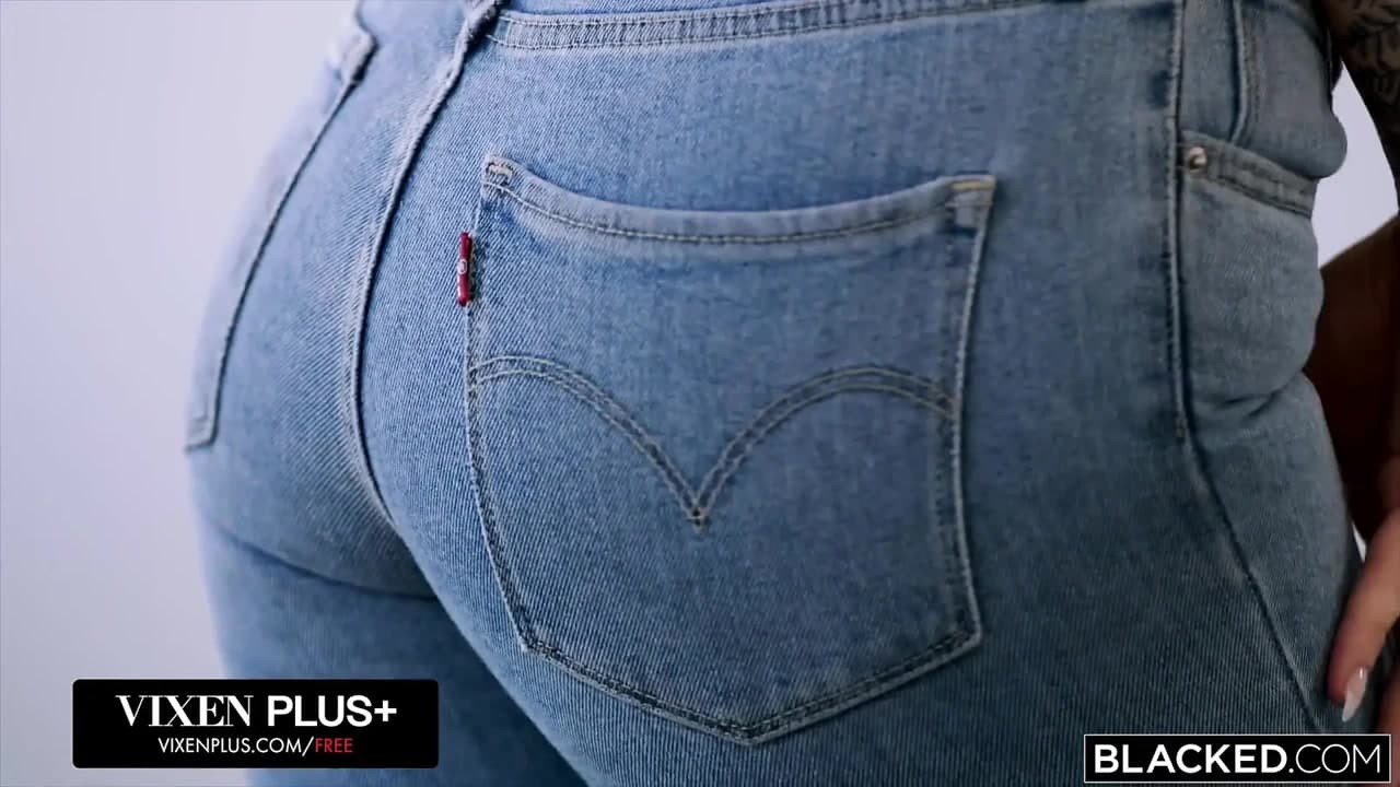Zenci sikişi bu fenomen büyük zenci için giriyor