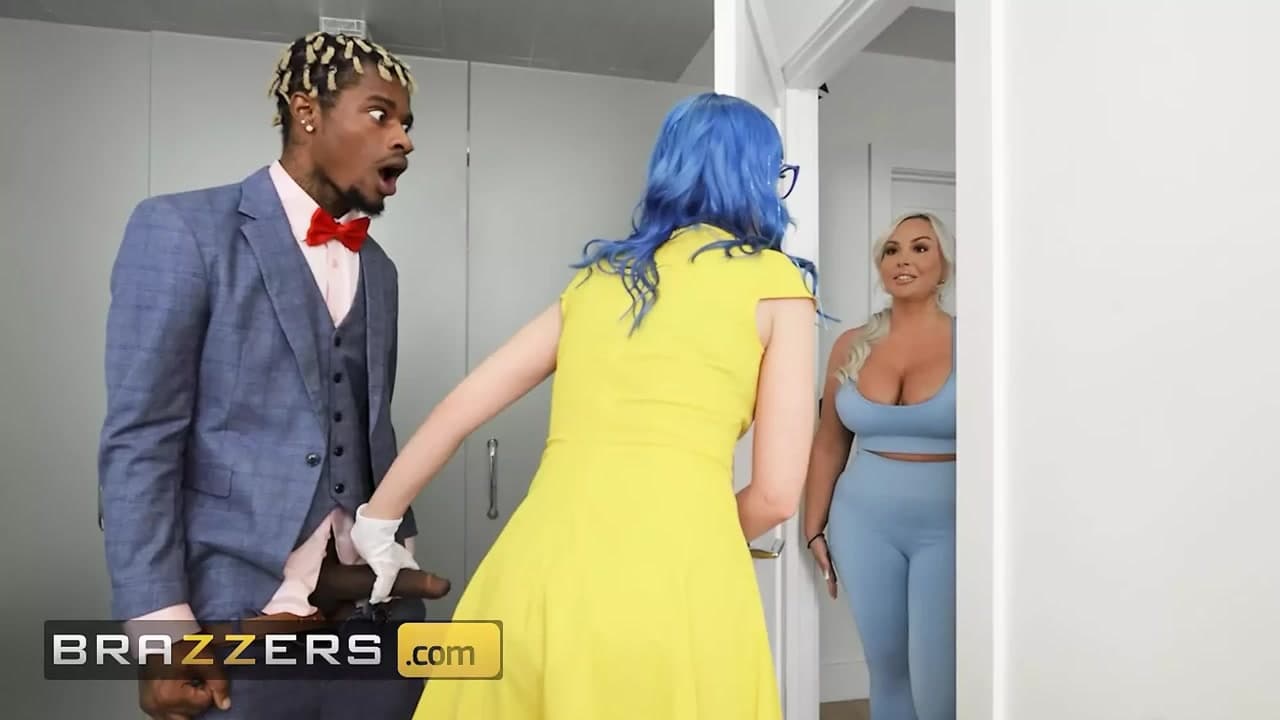 Brazzers - Callie Brooks üvey kızı Jewelz Blu'un sikilmesini izlerken azıyor ve sonra üçlü grup sekse katılıyor