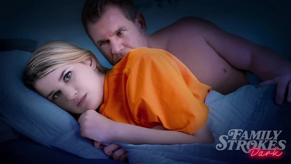 Üvey amcanın edepsiz küçük sırrı: masum üvey yeğeninin sıkı amını kirletiyor