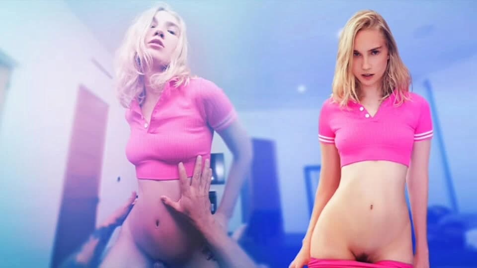 Sislovesme - minyon sarışın üvey kız kardeş Claire Roos pembe sulu amını üvey kardeşinin yarağını okşuyor