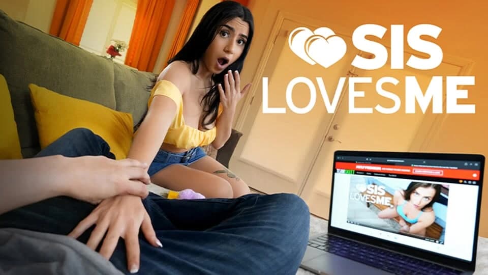 İnternette porno izledikten sonra, Roxie inanılmaz azgın hissediyor ve üvey erkek kardeşi yardım etmek için orada