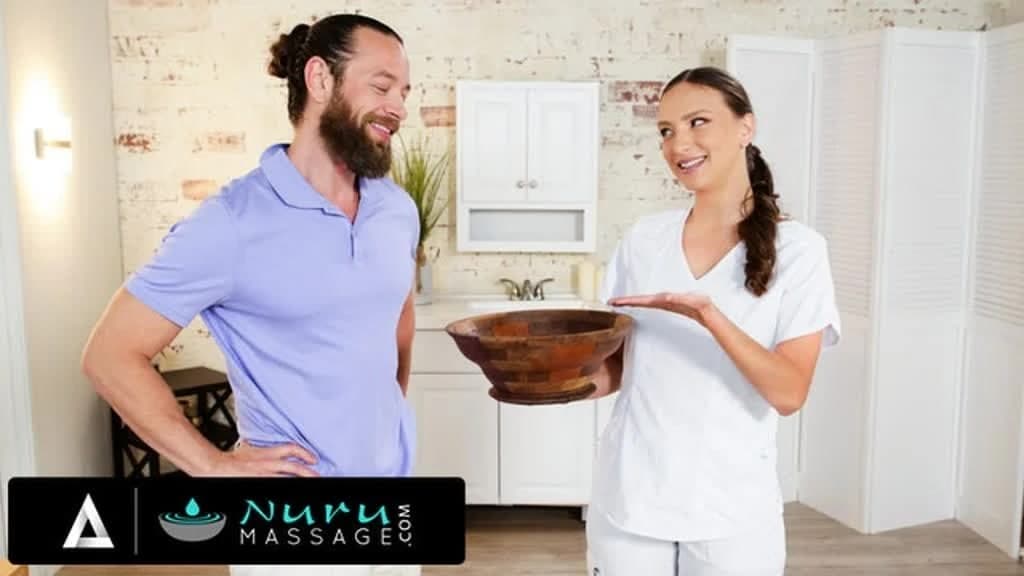 Nuru masajı - nuru yağı yaratıcısı Brad Newman ürününü yeni bir masözle deniyor