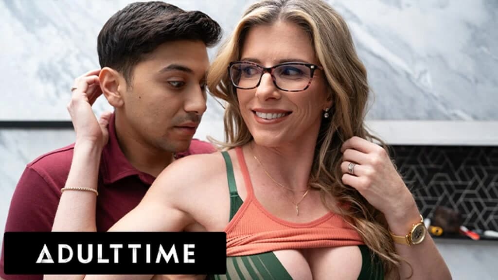 ADULT TIME - 'Ayakkabılarını doldurmama izin ver'... Max yalnız üvey anne Cory Chase'i sikmek için adımları dolduruyor!