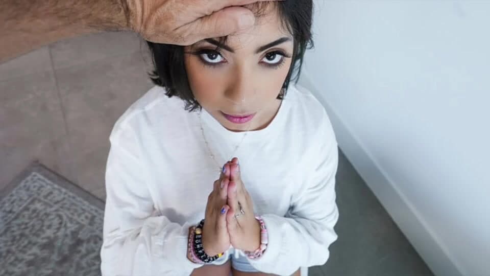 Baba ezmek - papaz üvey kızı odasında mastürbasyon yaparken yakalarken günaha verdi