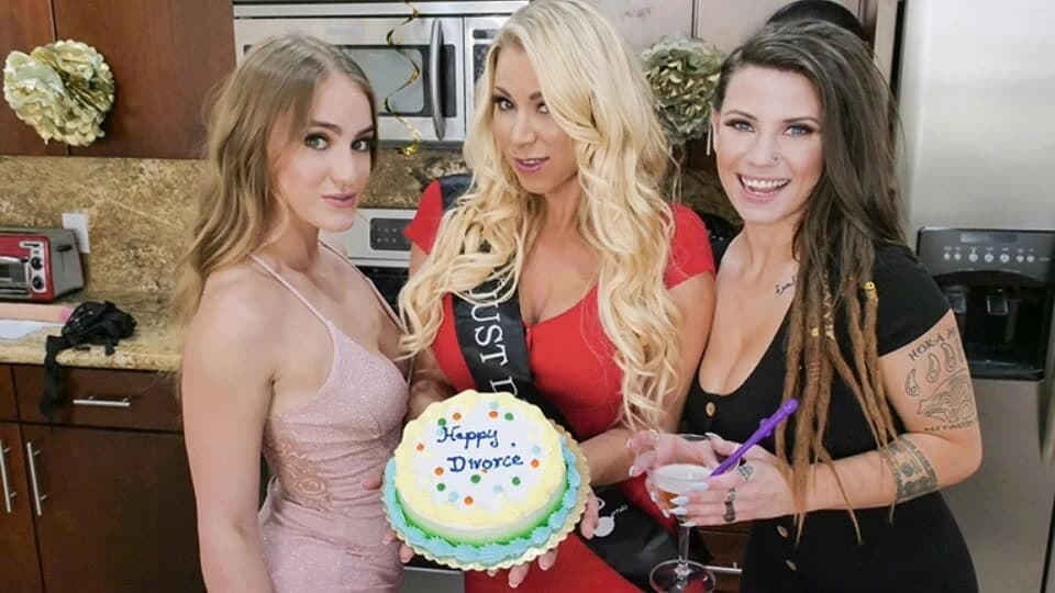 Katie Morgan boşanmasını lezbiyen orta yaşlı seksi kadın üçlü grup seksle kutluyor - teamskeet