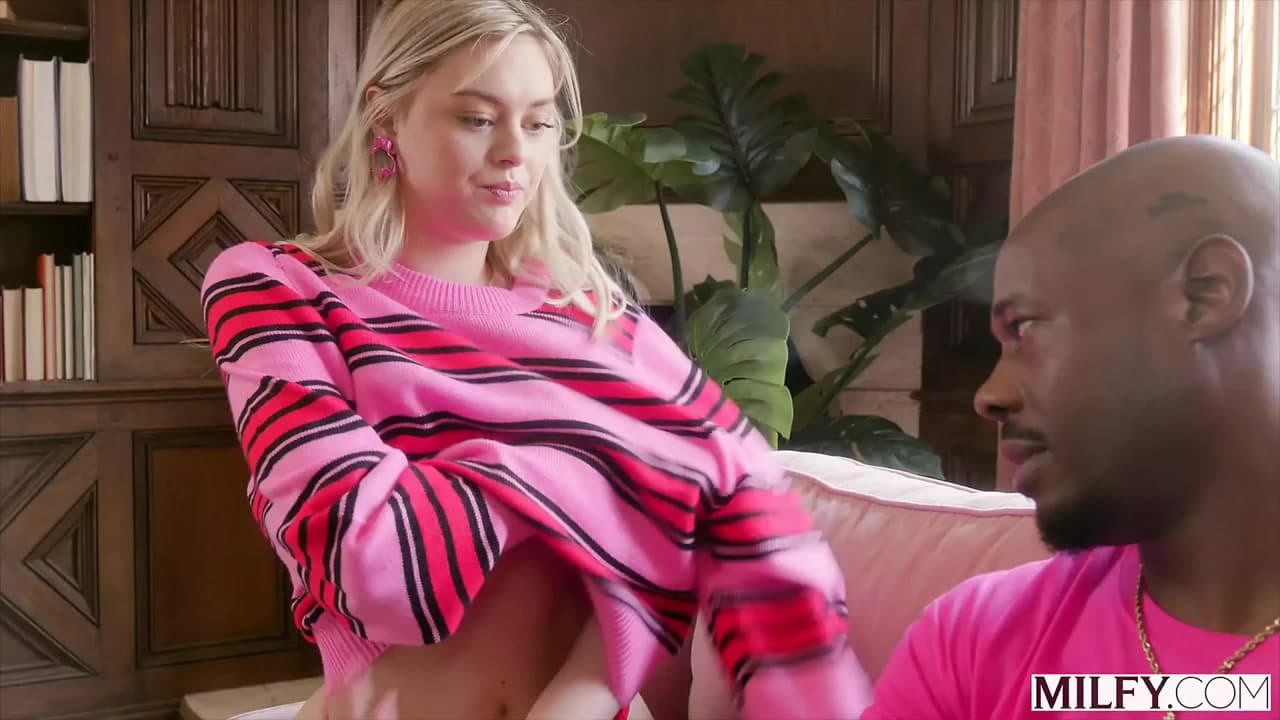 Orta yaşlı seksi kadın - orta yaşlı seksi kadın Cory Chase terapi seansı için genç çifti sikiyor