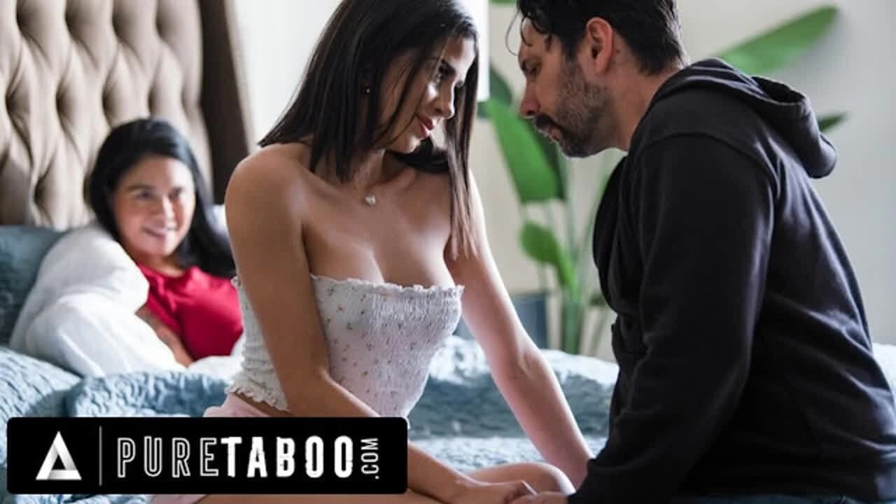 Saf tabu sapık Dana Vespoli eski erkek arkadaşının itaatkar üvey kızı Kylie Rocket'ı sikişini izliyor