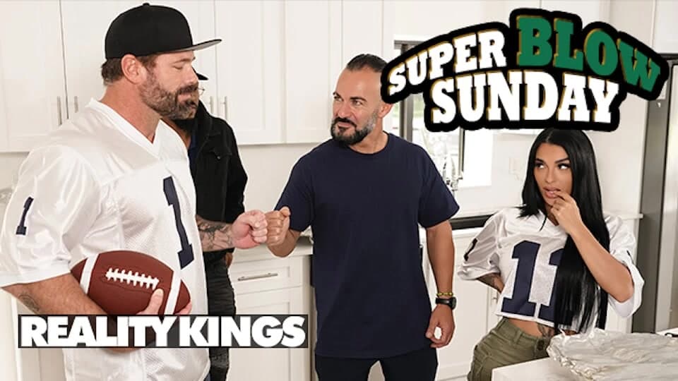 Reality kings - resmi Mısır erkek arkadaşının arkadaşı Gi Joey'i dikizliyor ve sonra onu hızlı bir sikiş için cezbediyor