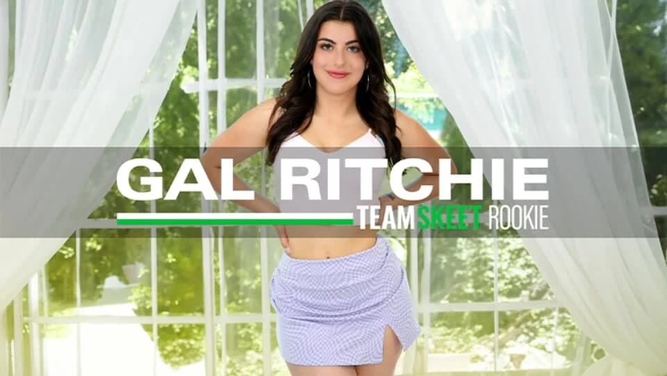 Gergin şehvetli İngiliz genç kız ilk kez kamerada büyük bir yarak emiyor - teamskeet taze amcık