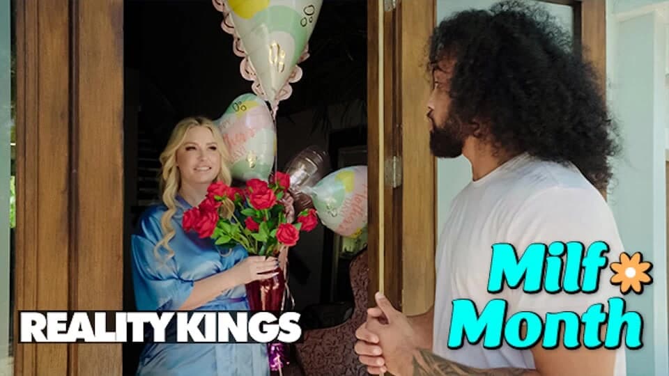 Tombul Jenna Starr anneler gününde James ihtiyaçlarını karşılamaya hazır zili çalana kadar tek başına - reality kings